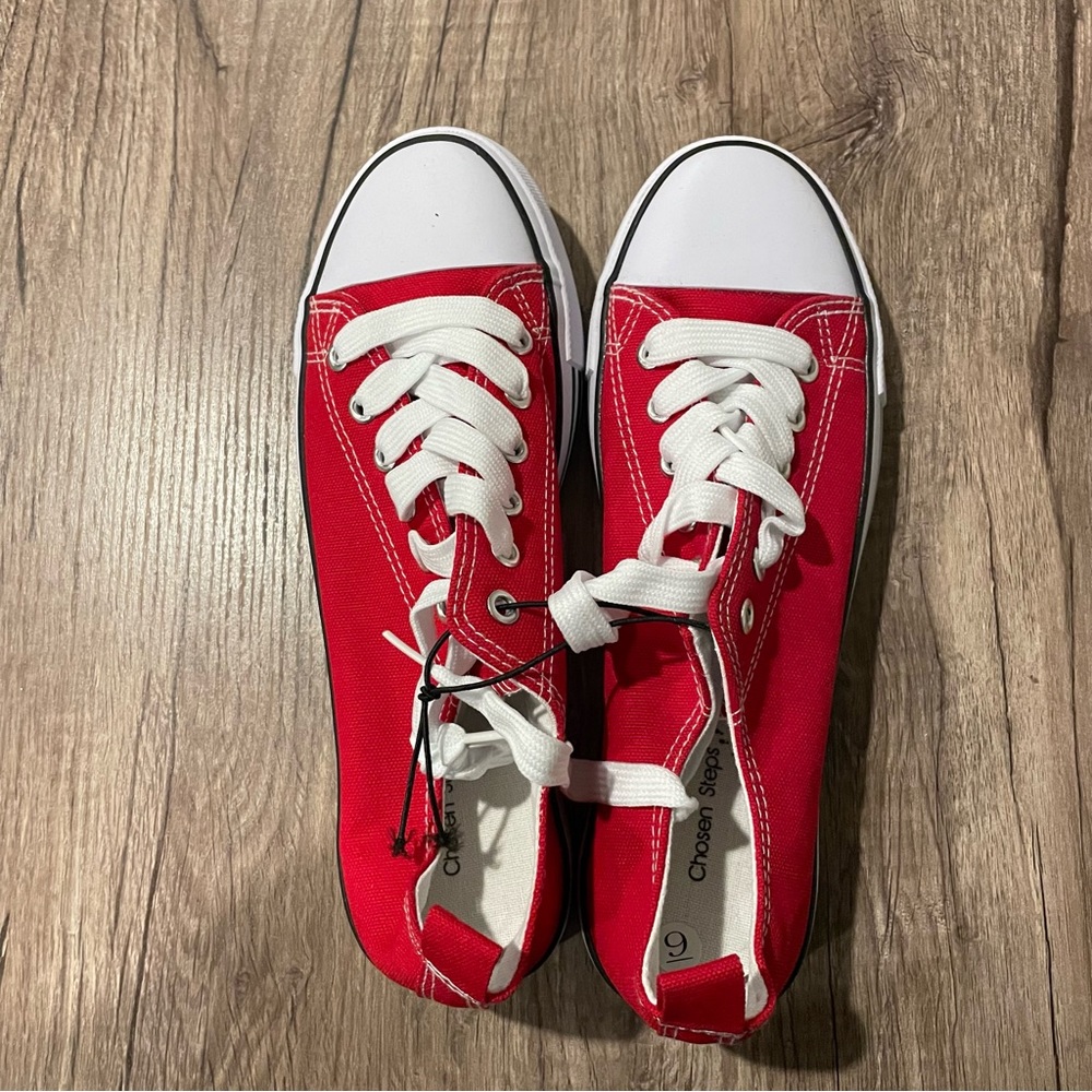 NEW Women’s Chosen Step Red Low Top Cap Walking Shoes